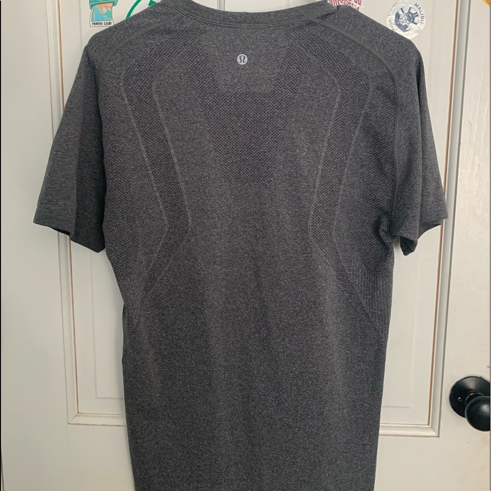Men’s lululemon shirt